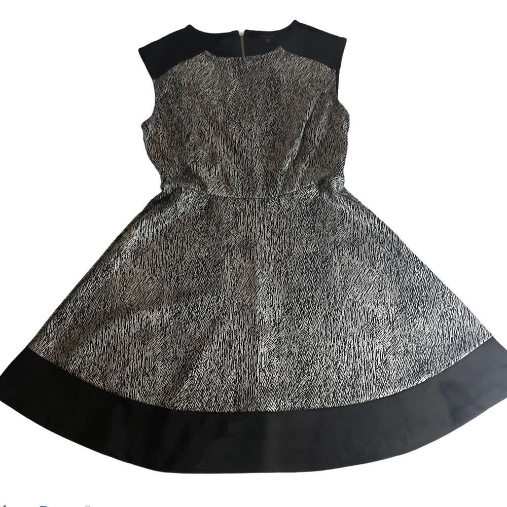 💜 Attention Black and White Skater Dress Sz M
